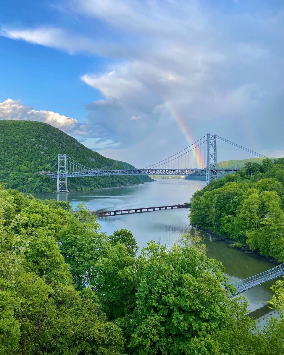 Happy St. Patrick’s Day! 🍀🍻 📍: Bear Mountain Bridge 📸: IG: nataliesunakawa