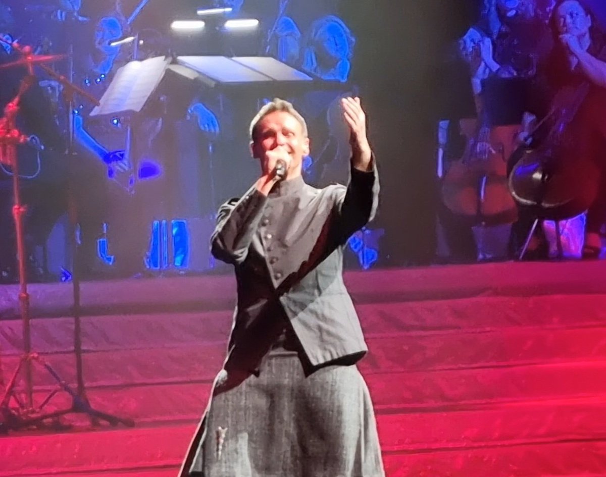 PhilBlake2's tweet photo. @martiofficial Superb! Third time seeing you live, and you just keep getting better 👍 https://t.co/ktBOQ0Rg3h