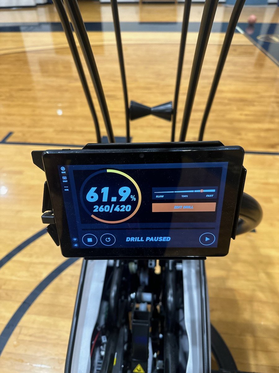yokaychill's tweet photo. Little Sunday Shooting (3's)
#StayintheLab https://t.co/ZG2KNvr89z