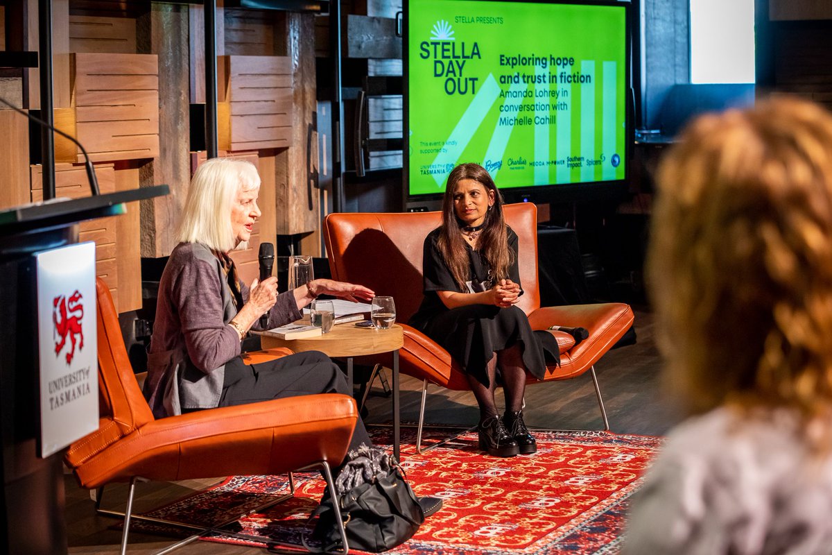 Amanda Lohrey in conversation with @_michellecahill @TheStellaPrize @UTAS_ @UTASEnglish This interview on hope and trust in literature held at The Hedberg Centre can be viewed here: youtube.com/watch?v=_Pip_L… Stella Prize shortlist to be announced Thursday 4 April ✨👈🏽