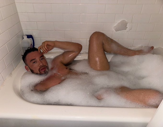 Watch Brian Nieh's leaked NSFW photo on TwXstars