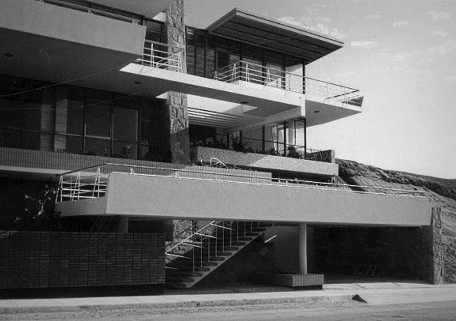 TRES60Blog's tweet image. La Casa Pye, obra de Walter Weberhofer y Benjamín Velasco proyectada entre 1957 en Santa María del Mar, en Lima (Perú).

#midcenturyhouse #modernarchitecture #arquitecturamoderna #formamoderna #CasaPye #WalterWeberhofer #BenjaminVelasco