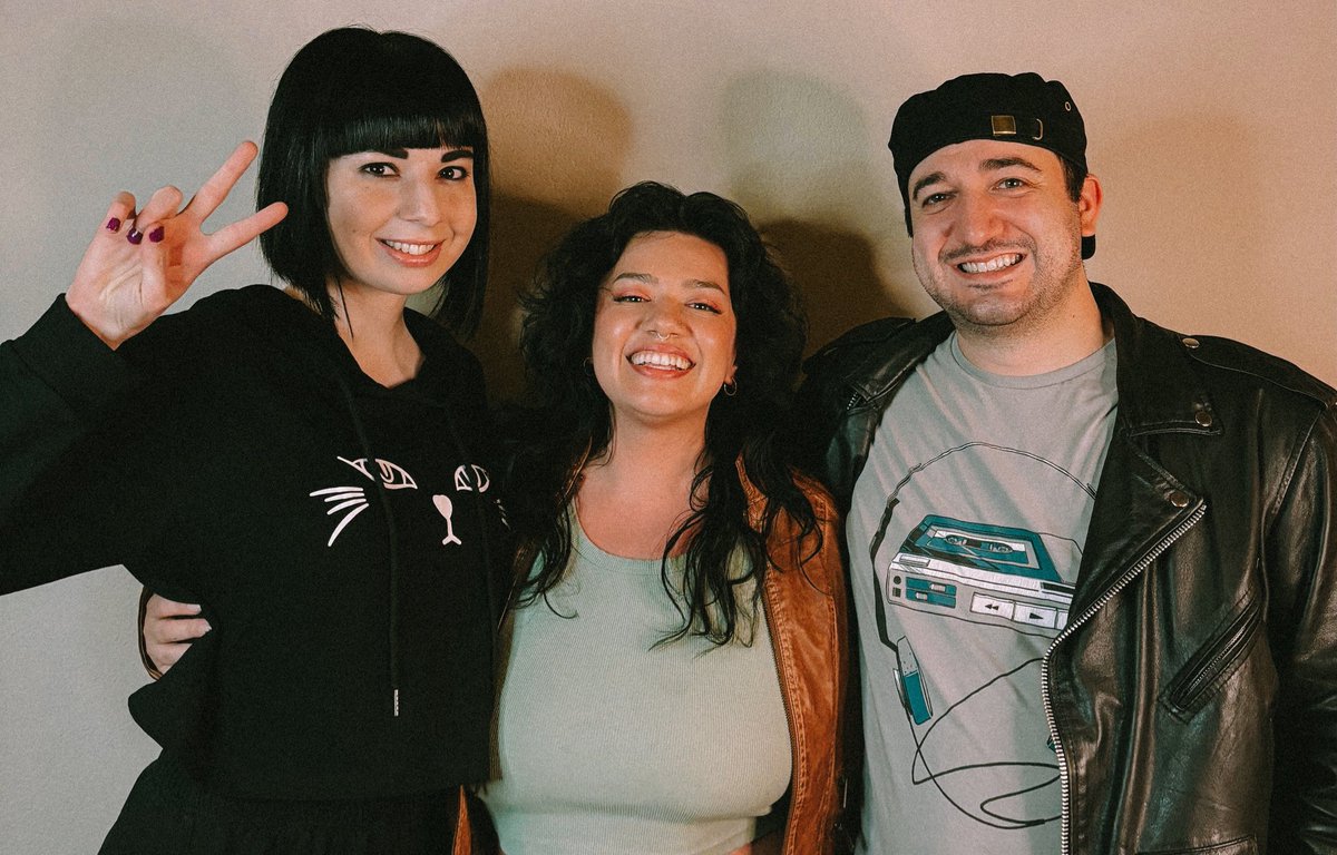 .<a href="/beautibean/">Kait</a> and <a href="/TheSphereHunter/">Suzi Hunter</a> met in person for the first time and we all had a blast spending time together!

🟣💚🧢
