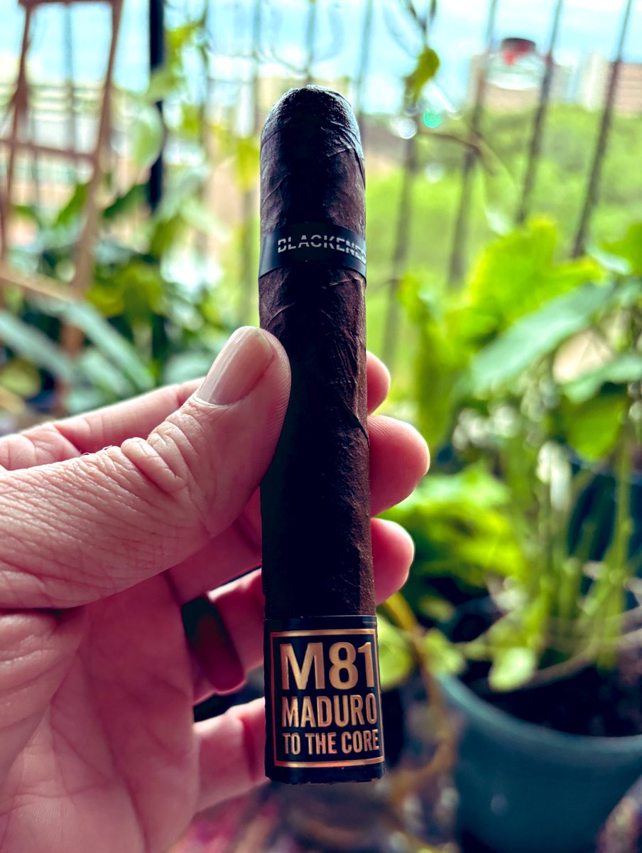 CigarTighe's tweet photo. A little Sunday Spicy smoke. @drewestatecigar @CigarbossR https://t.co/XZl9LI9LAv