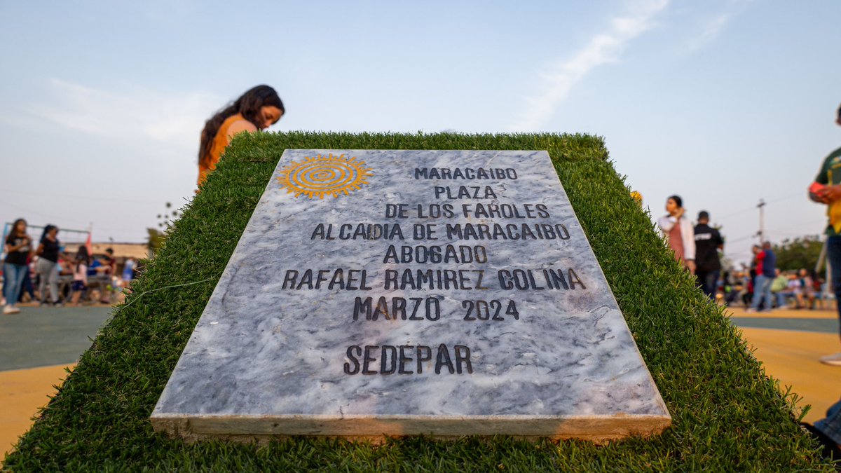 mcboalcaldia21's tweet photo. Vecino de Altos del Sol Amada ¿reconoces este lugar? Es la Plaza de Los Faroles que gracias al trabajo del equipo de @sedeparmcbo_ dejó de ser un vertedero de basura para volver a servir como un lugar de esparcimiento familiar. 

¡Disfrutemos cuidando de nuestros espacios! https://t.co/Gv6m4s0Lr9