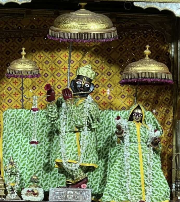 Shankar18226331's tweet photo. 💐💐मंगला झांकी दर्शन💐💐
श्री श्री राधा गोविन्द देव जी, जयपुर
     18, मार्च 2024
  || हरे राम हरे राम राम राम हरे हरे ||
|| हरे कृष्ण हरे कृष्ण कृष्ण कृष्ण हरे हरे ||
🙏🙏🙏🙏🙏🙏🙏🙏🙏 https://t.co/H0aSrCqFff
