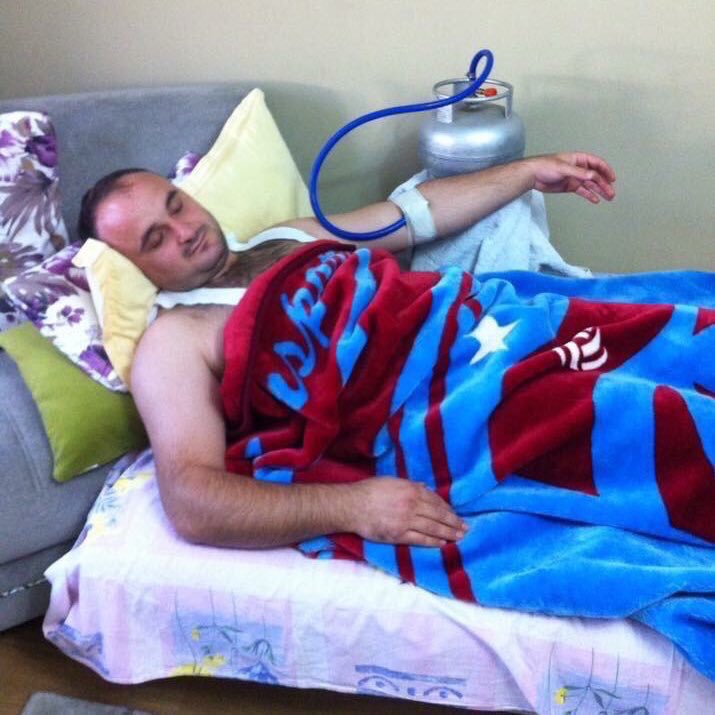 YgEnver's tweet photo. ŞOK ŞOK ŞOK OSAYİDEN DAYAK YİYEN TS Lİ TARAFTARİN SON HALİ BÖYLE GÖRÜNTÜLENDİ 😯😯🐟🐟🐟 #OSAYİ https://t.co/52q9h9j4zX