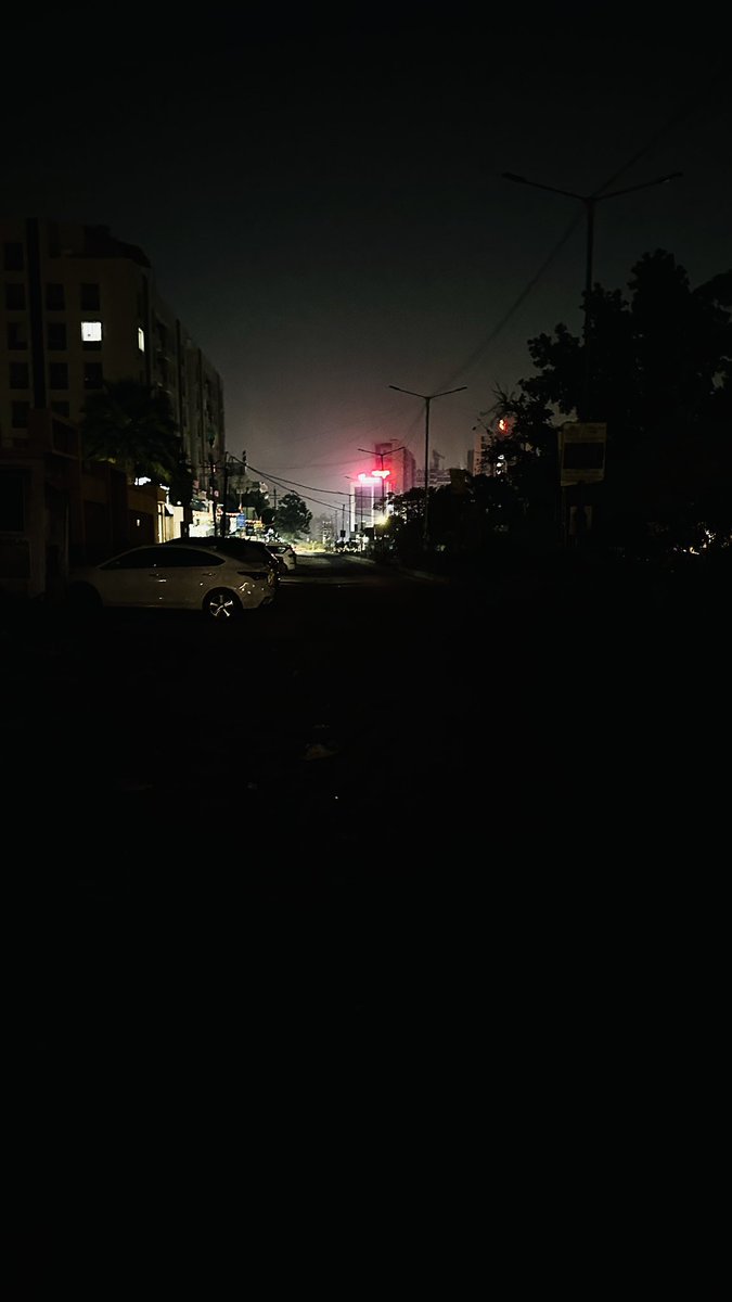 TheRaahul_'s tweet photo. @VMCVadodara street lights are off before 6 am and there is zero visibility - Bhayli TP2 near Seven herbs restaurant. Can you keep them on till alert 6.45 am in view of safety concerns in nil visibility? https://t.co/k9MWygdqTN