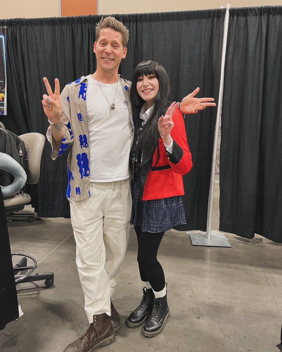 Bekcara's tweet photo. Today was such a blessing! @NeilNewbon is the sweetest person and I am so thankful to have been able to meet ‘em 🥹✨💕 https://t.co/zldr2aMqSi
