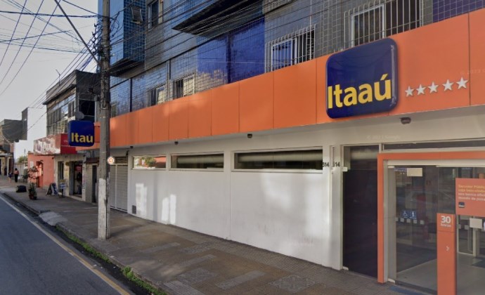 Segcamposrj's tweet photo. Idosa é assaltada dentro de banco Itaú em Volta Redonda
Link: https://t.co/W9ZduVVNHl
#segcamposrj #segurança #segurançaprivada #segurancapatrimonial #CFTV #noticias #Portaldenoticias #ultimasnoticias #portal #itau #voltaredondarj @Segcamposrj @itau https://t.co/natTHX2OGq