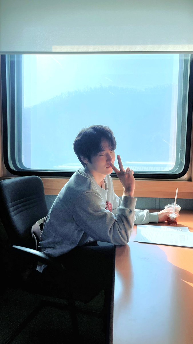 evermore_ent's tweet photo. [#AIVAN]
#dailyK 에 아이반이 출연합니다.  

월요일을 이겨내는 가장 빠른 방법‼️
#dailyK 에서 아이반과 함께하기🫶 

아이반 만나러 가요💘 

▶ https://t.co/MPUHyCSV95 

#AIVAN #아이반
#daily_K https://t.co/mE3cjxF6p7
