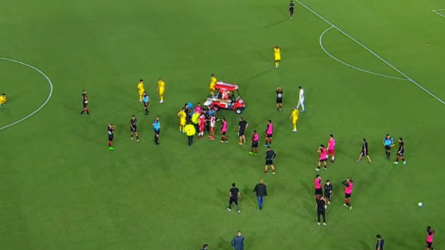 alairelibrecl's tweet photo. [URGENTE] ¡Terrible! Javier Altamirano se desplomó con convulsiones en duelo de Estudiantes y Boca #CooperativaContigo https://t.co/5v6CR0DwEk https://t.co/xLwUlif5a3