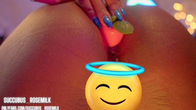 Spring has sprung and that's why I have a carrot in my ass https://t.co/uEz0sMwHWf<a href="/tag/cosplaynsfw"class="tags"><span>#cosplaynsfw</span></a>