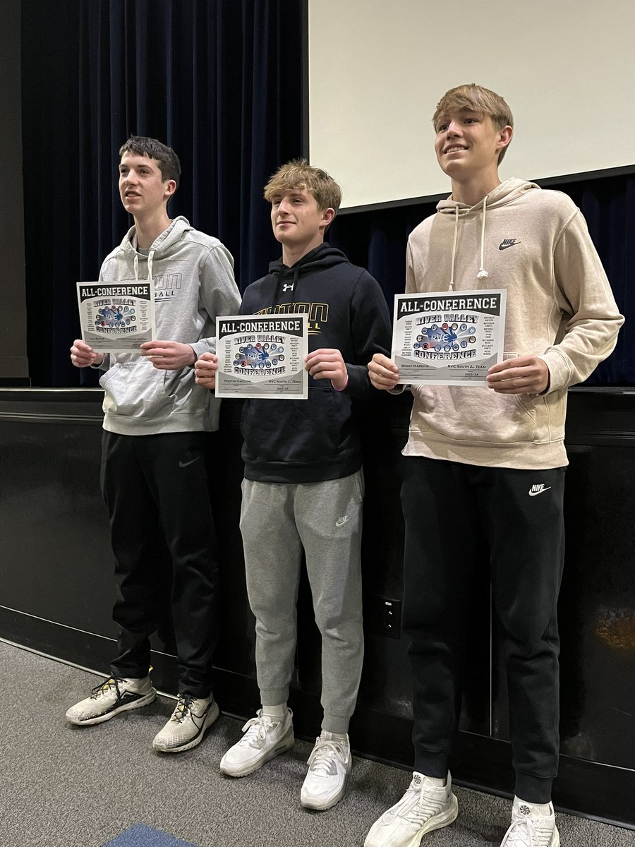 CoachBockwoldt's tweet photo. Pictures from our banquet tonight! 
1) All-Conf Selections, 2) Team Awards, 3) Academic All-Conf, 4) 10K Shot Club
@TiptonBball https://t.co/iIRDFvlmj9
