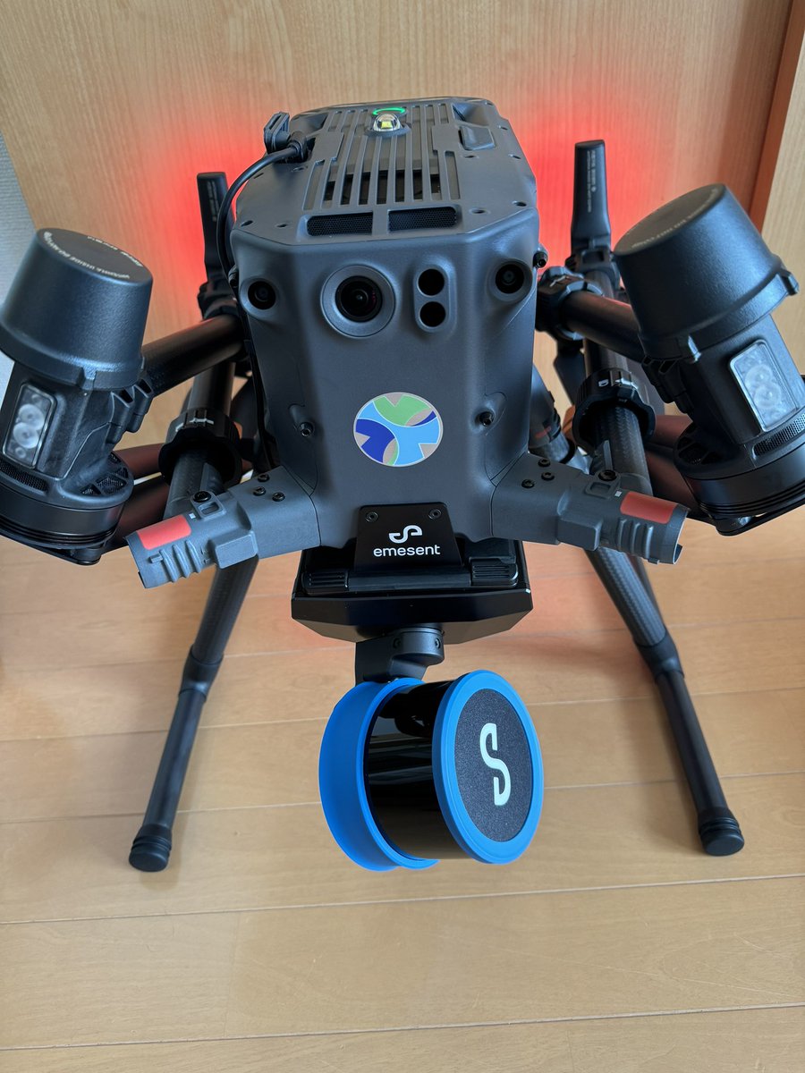 parond's tweet photo. M350RTKだとコントローラー内にアプリ入れて使えるから便利

#emesent #hovermap #hovermapstx #DJI #M350RTK https://t.co/MsQRDI9wSj