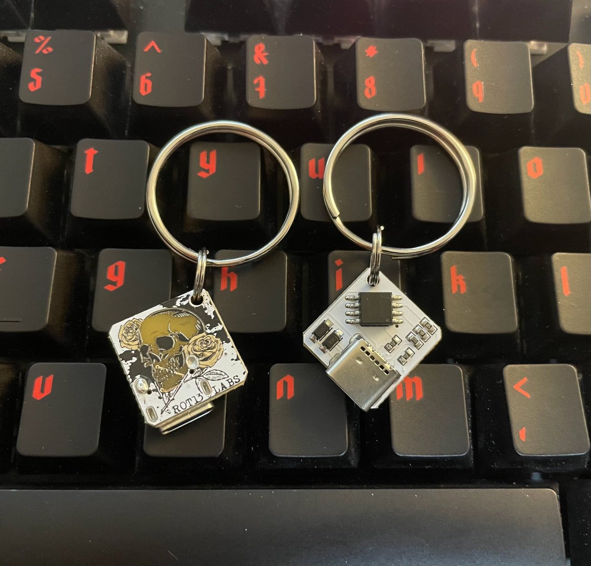 Finally got a chance to restock the functional badUSB earrings in my shop! I also added options for a single earring and a new keychain option for those without their ears pierced! #badgelife 

goimagine.com/functional-bad…