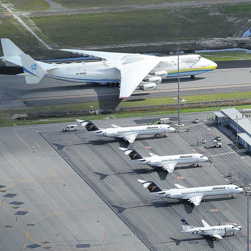 This picture gives a great perspective on how massive the Antonov AN-225 really was.

📸: Aviationworld