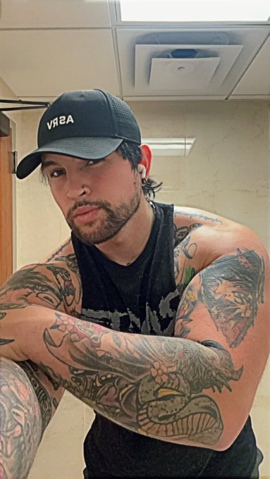 Down with the thickness https://t.co/NSjcIw1ygF