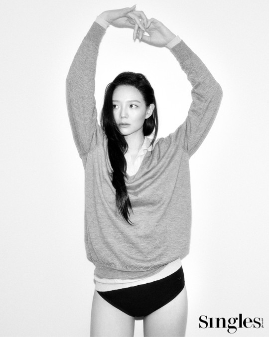 KDramaHandle's tweet photo. #Esom in the April 2024 issue of Singles.

#Singles #이솜 #LeeSoYoung https://t.co/BfaC0lLUo8