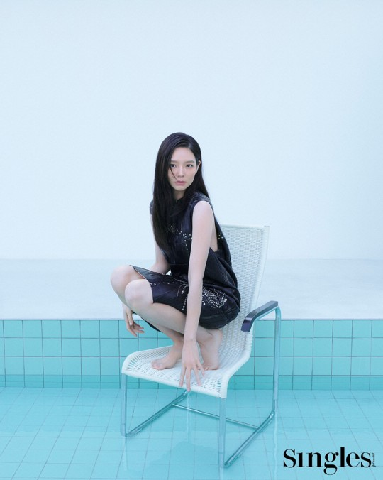 KDramaHandle's tweet photo. #Esom in the April 2024 issue of Singles.

#Singles #이솜 #LeeSoYoung https://t.co/8Xuqn8pwZS