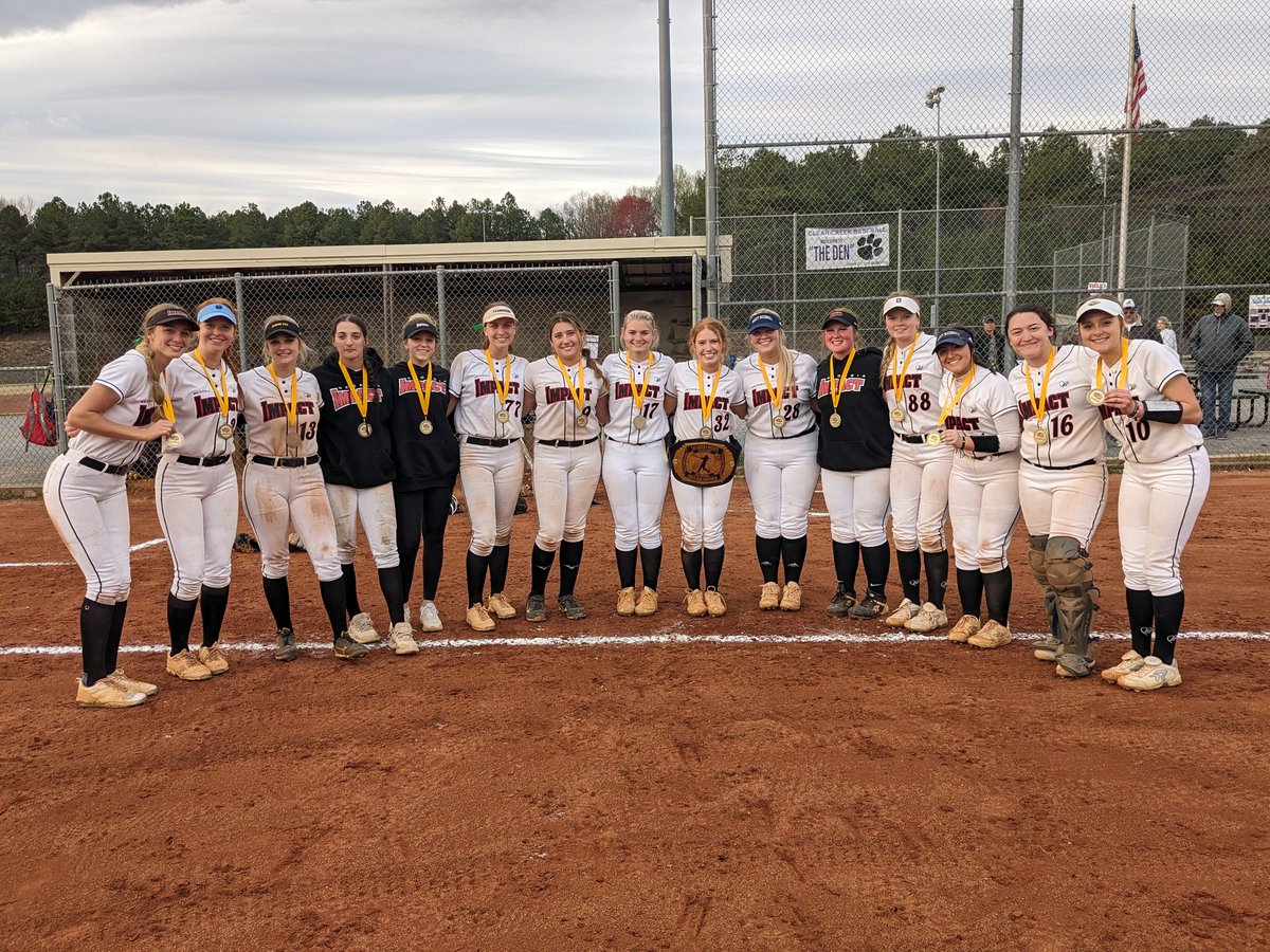 ArmorEliteCSL's tweet photo. 18s got to knock a little rust off today in their first spring action.  Slow start, but finished strong.  First tourney, first #1.  Way to work ladies! https://t.co/zix2pXKIZi