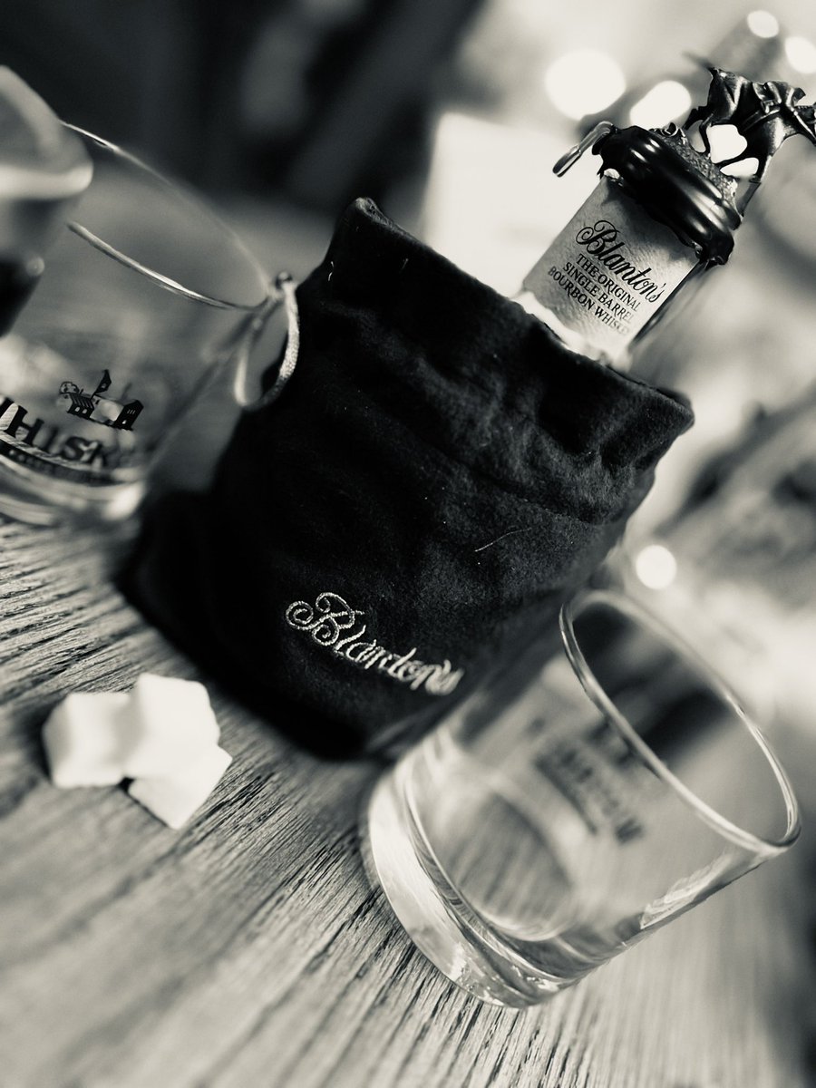 bigdaddyrincon's tweet image. #SundayFunday nightcap old fashioned with @KovandaKadin  breaking open the @BlantonsBourbon my first time trying. I hope my fellow #bourbon 🥃 enthusiasts agree @BourbEnthusiasm @bunnnyjuice #family @BinnysBev