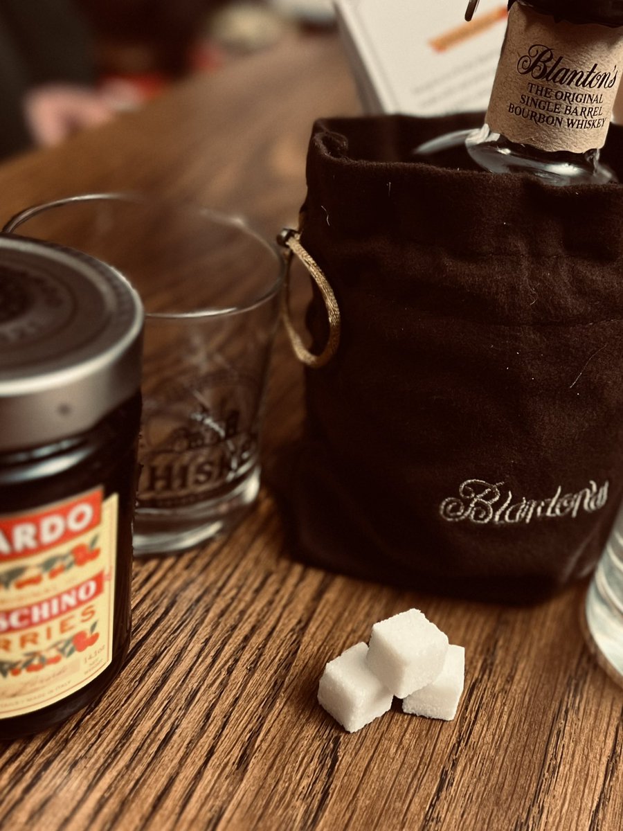 bigdaddyrincon's tweet image. #SundayFunday nightcap old fashioned with @KovandaKadin  breaking open the @BlantonsBourbon my first time trying. I hope my fellow #bourbon 🥃 enthusiasts agree @BourbEnthusiasm @bunnnyjuice #family @BinnysBev