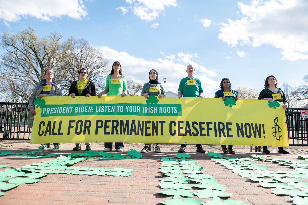 amnestyusa's tweet photo. .@POTUS yesterday you said “I agree” in response to Prime Minister @LeoVaradkar reiterating his call for a #ceasefire. On #StPatricksDay at the #WhiteHouse Amnesty International reminded you that you have the power to end the killings &amp; to get aid to those in need. You must act! https://t.co/c7e272bbRA