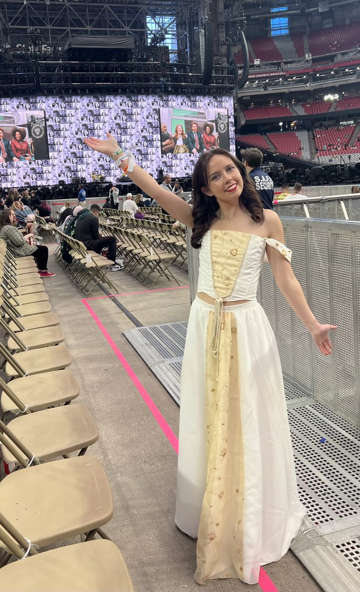 onefiftyeightt's tweet photo. HAPPY BIRTHDAY ERAS TOUR 🫶🏼 
I was lucky to go to opening night and nashville n2 where we got ootw as a surprise song while I was dressed as ootw Grammys Taylor! 
#TSTheErasTour https://t.co/dy536ZZMW3