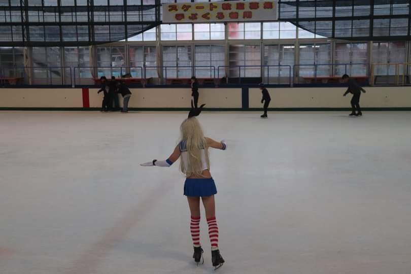 コスプレ　艦これ　島風 17日、松山市のイヨテツスポーツセンターで、 島風ちゃんのコスプレで、氷上を滑走しました。 アイススケートは初めての経験でしたが、 約30分で滑りかたを概ね理解でき、楽しく滑れました。 #女装男子 #女装 #女装男子は自撮りを上げろ