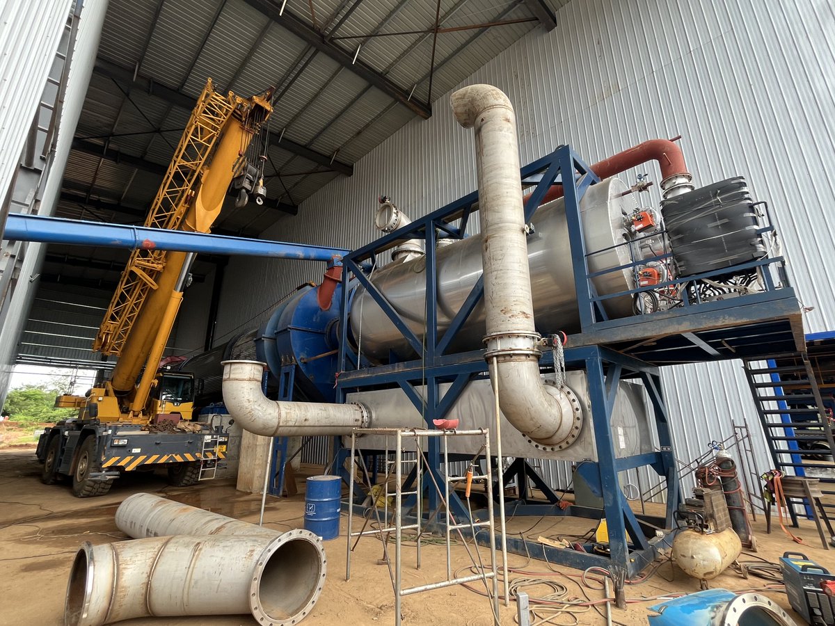 WalkaboutRes's tweet image. Final preparations @LindiJumbo #GraphiteMine are taking place. The burner has been installed in the drying section of the mine. The blue conveyor will bring dewatered graphite concentrate in from the filtration section. 

#WalkaboutResources #WKT #Graphite #Tanzania $WKT
