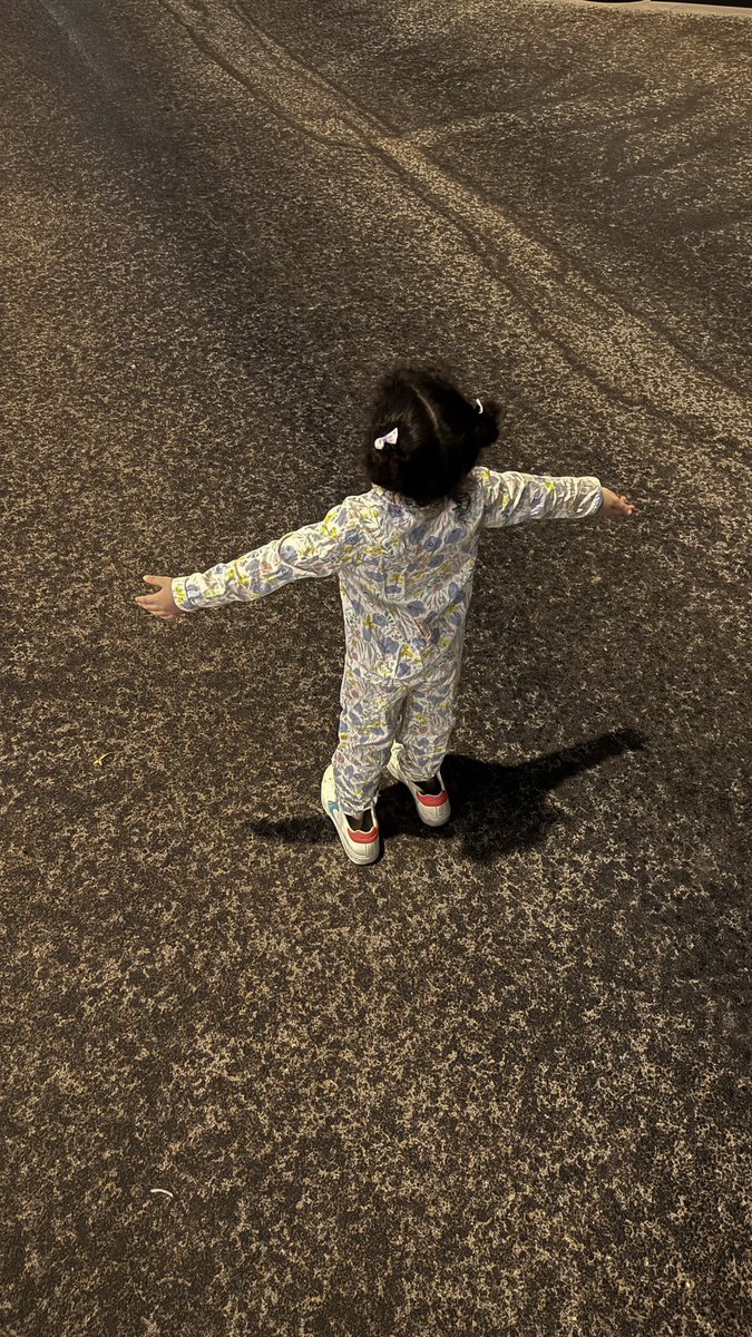 ورد تستمتع بأمطار الرياض 🖤