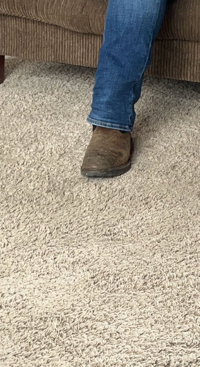 MichSub0's tweet image. Brother in law wore his dirty boots to Sunday dinner. 🤤