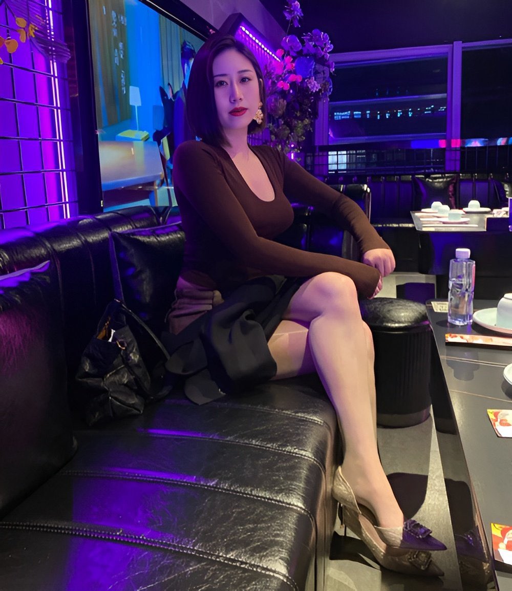 女人40以后多少都带着些许风情万种 https://t.co/dEjGUHYiGW