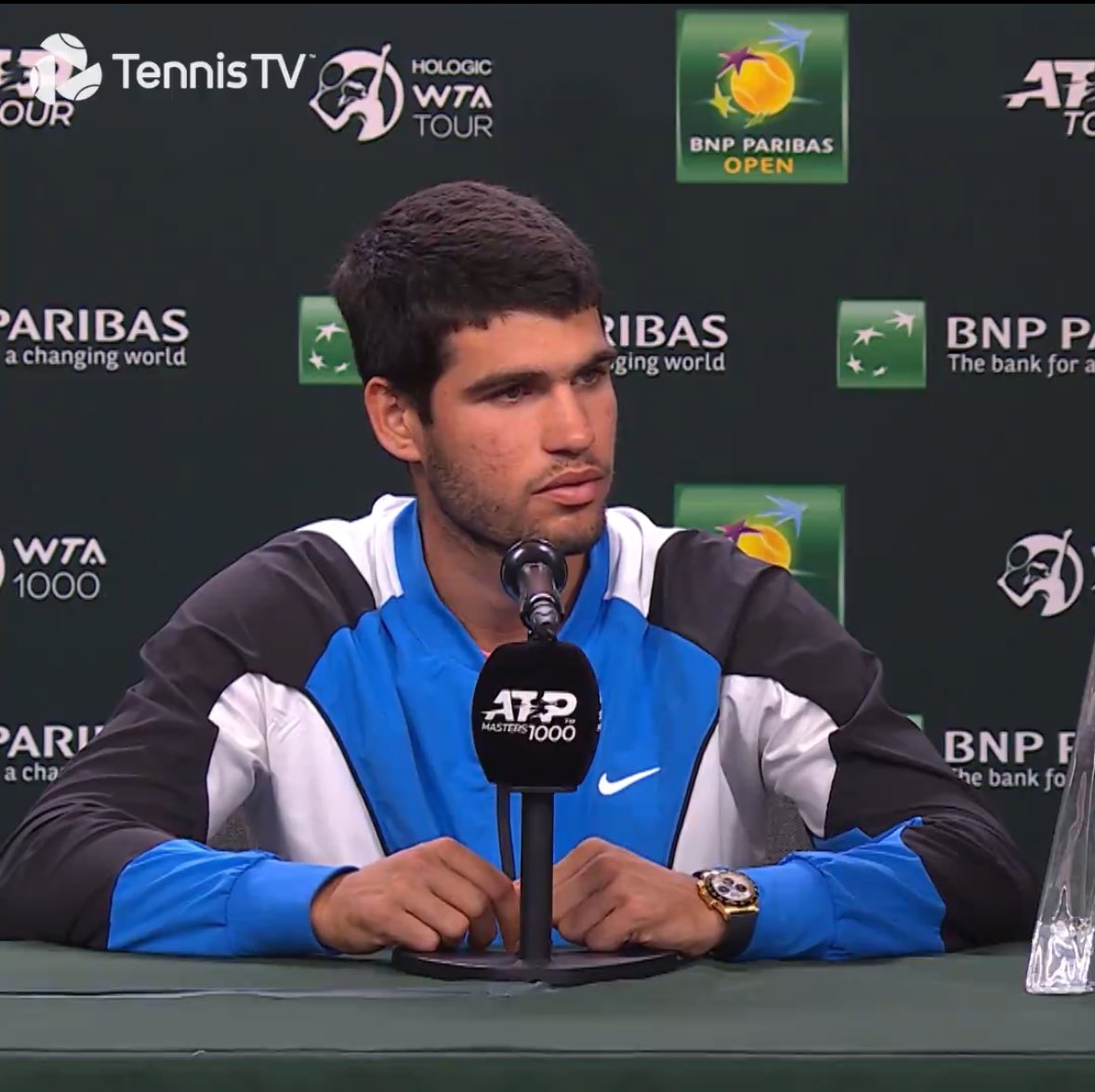 Carlos Alcaraz se abre en rueda de prensa como pocas veces, para revelar el sufrimiento por el que pasó en los últimos meses.

🗣️ “Ha sido un periodo realmente difícil tras Wimbledon. No podía encontrar mi estilo. Mi familia, mi equipo, la gente cercana a mí me decía que qué me