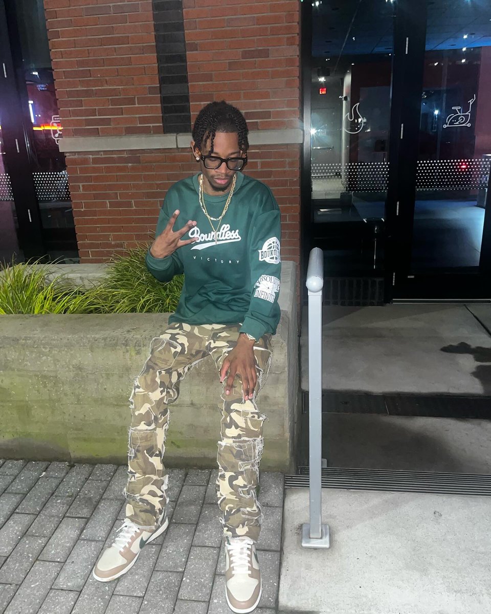 TYRIS_WP's tweet photo. “Why yo head always down?” Cuz I’m focused and ion look up to no one https://t.co/lRZyqQBQqL