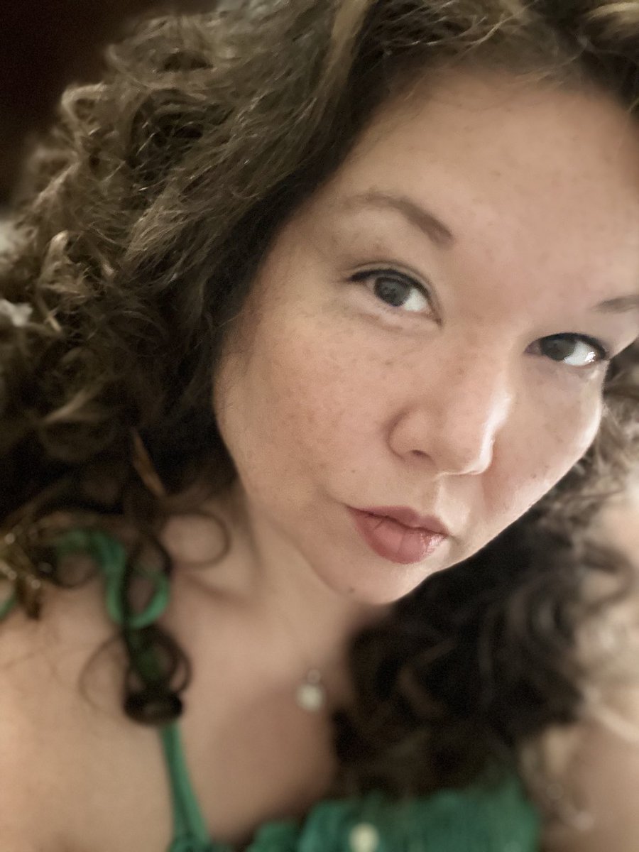 Shelley_Knight1's tweet photo. Happy St. Patrick’s Day. I don’t celebrate it. I literally just put on my green dress & make up cause I was having an “ugly” day. Ya feel me??? #StonerBabe #ShelleyLynn #beingpretty #aintpretty #atall #MentalHealthMatters https://t.co/yyKUAzusZr