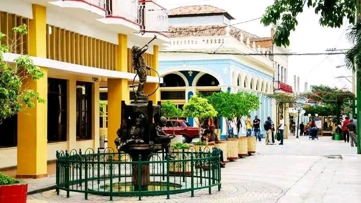 UlisesGuilarte's tweet photo. La vinculación permanente con el pueblo explicando con argumentos y la verdad, por complejas que sean las circunstancias, desmonta la intención de las campañas mediáticas subversivas de los odiadores. #Cuba🇨🇺 #ConLaFuerzaDelPueblo #UnidosXCuba #PorCubaJuntosCreamos https://t.co/4Ks2I4WXx5