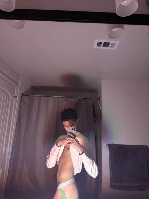 Watch OnlyVani 🪩's leaked NSFW photo on TwXstars