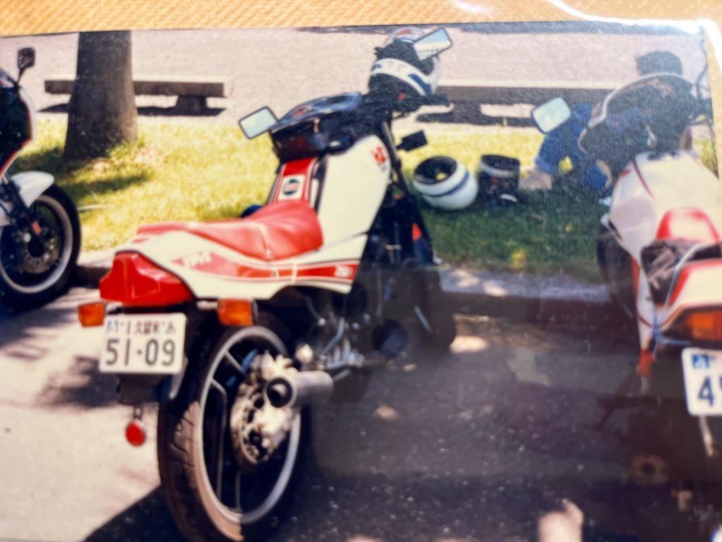 watal88's tweet photo. 何となく似ている、テールライト
#29L タイプのオニギリの峰をなぞった形の #TMAX テール https://t.co/wNh7fzUj39