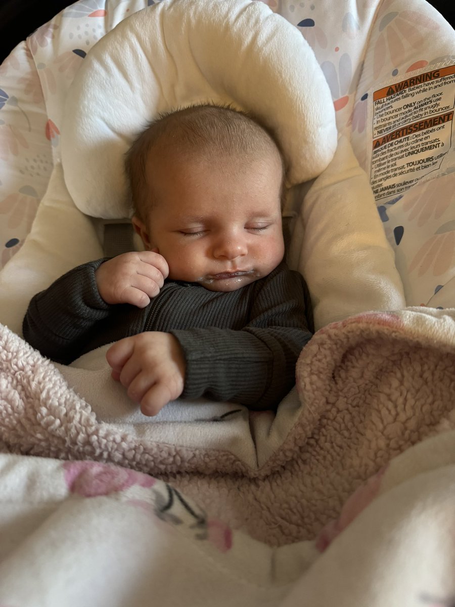 dochoneywell's tweet photo. Met my newest niece, Kaylin Opal, today. All in my Mom feelings as I remember when my pre-teen & teen were this little! #AdminMom #SlowDownTime #SpringBreak https://t.co/ntXqOc97qz