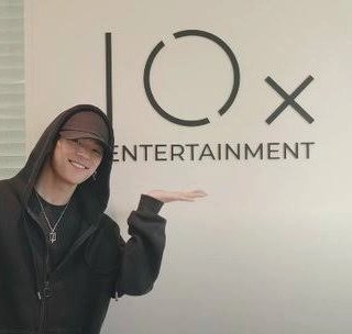 monicanunes2416's tweet image. And today a cycle ends and a new journey begins! I want to thank the company 10x for the commitment, trust and care for our Idol Kim Woojin, you made history in his career and in our lives, thank you very much 💙
#kimwoojin #cubswithwoojin #kustomade #김우진