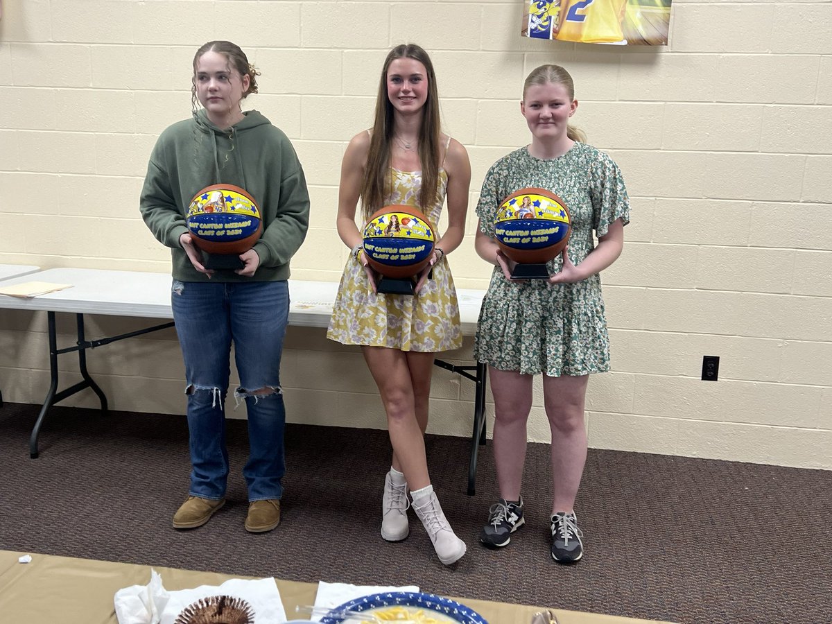 What a great night wrapping up some very positive and successful seasons for our MS and HS Wizards! Special thank you to our three seniors for all of the hard work and leadership they have put into this program!!! 🤩