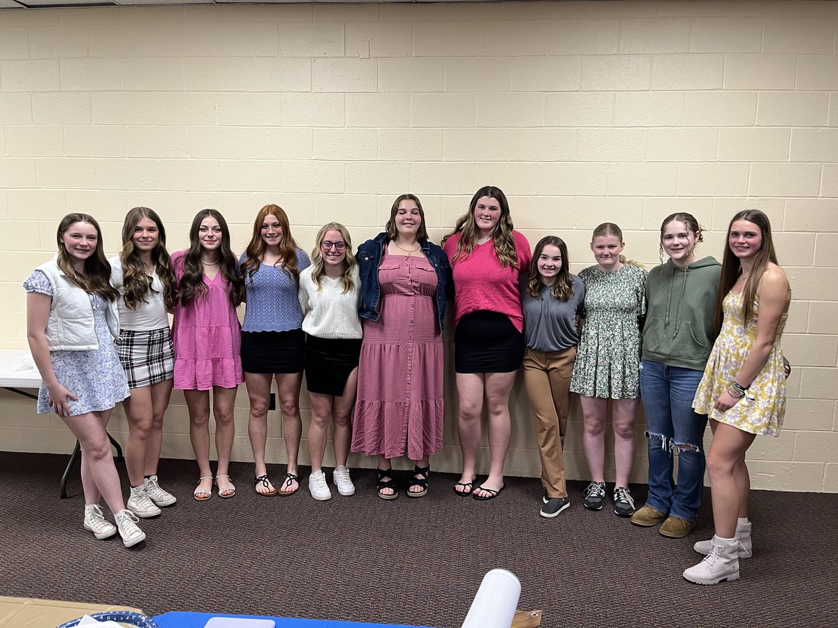 WizardsofOs's tweet image. What a great night wrapping up some very positive and successful seasons for our MS and HS Wizards! Special thank you to our three seniors for all of the hard work and leadership they have put into this program!!! 🤩