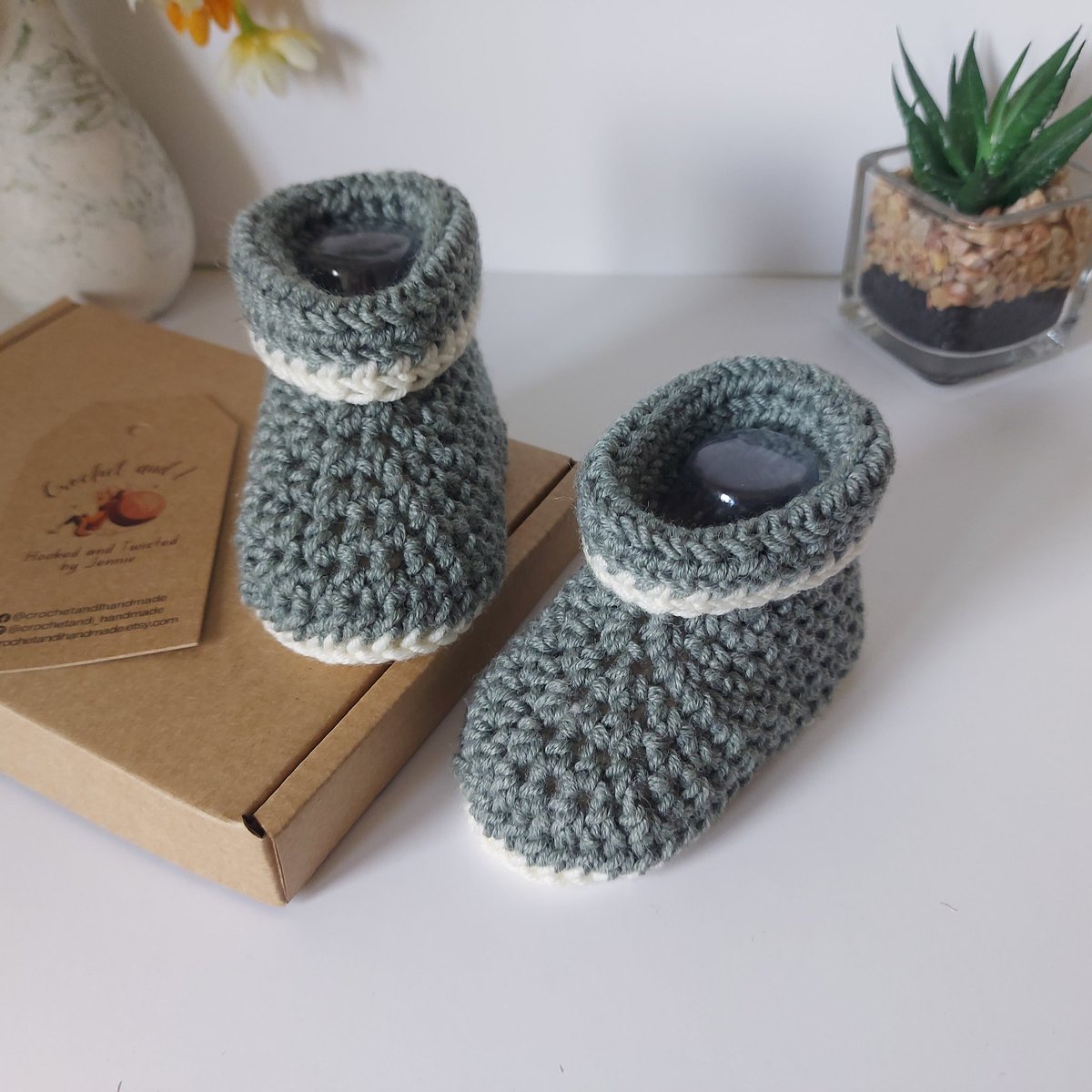 Yes 👍 or No 👎 New booties made over the weekend in merino wool so definitely a bit of luxury for little ones!! No listed just yet but will be available soon 😉 thebritishcrafthouse.co.uk/shop/crochetan… #MHHSBD #babybooties #madeinuk