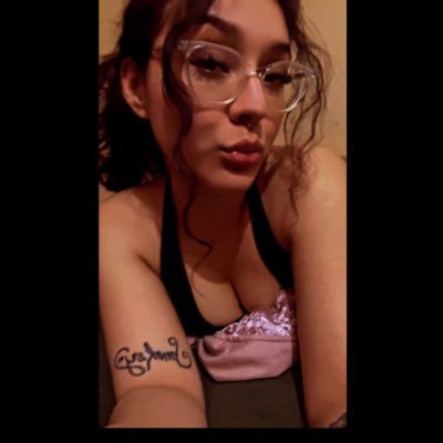 1unaqueen's tweet photo. 🫶 https://t.co/vckGSvxBgb