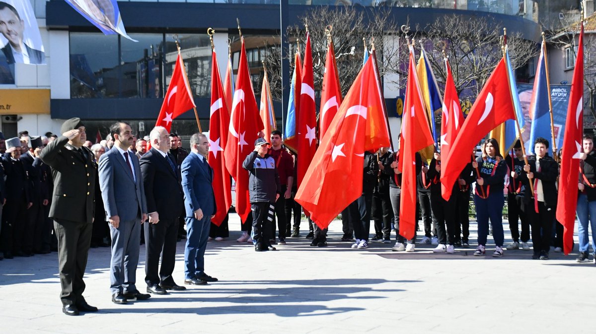 18 Mart Çanakkale Zaferi ve Şehitleri Anma Günü nedeniyle, Atatürk Anıtına çelenk sunma töreni gerçekleşti.