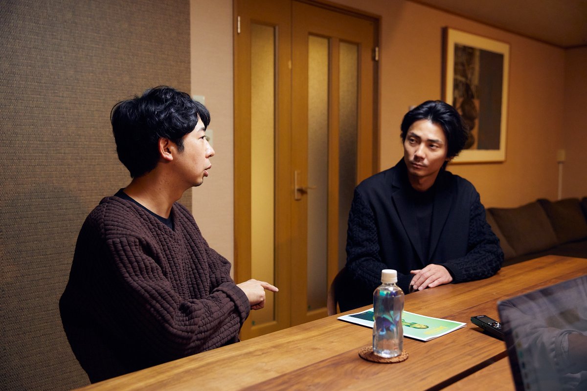 #毎熊克哉 さんの連載コラム WEB版を公開！ 今回は、『#青葉家のテーブル』や『#サマーフィルムにのって』の #松本壮史 監督をゲストにお迎えした回の後編。今回も濃密に語っていただきます。 毎熊克哉×松本壮史監督 対談後編ー2人が語り合う青春の定義 magazine.dokuso.co.jp/article/detail… #DOKUSOマガジン