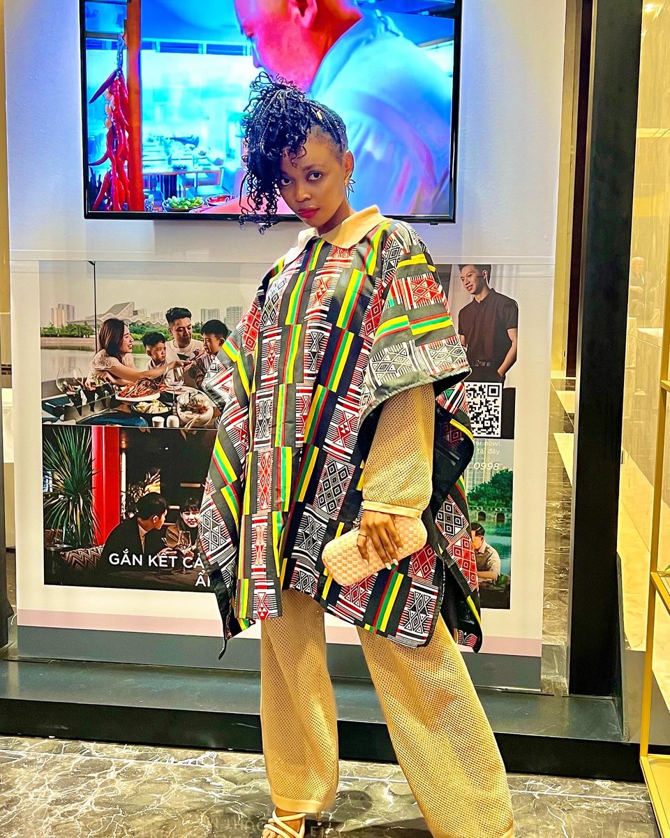 _havfy's tweet photo. Your global poet reporting for duty.
Thank you Ghana for the warm invitation and thank you Vietnam for being a home away from home.
#globalpoet #performancepoet #speaker π³π¬π¬πβ€οΈπΉ https://t.co/F3zSARGOgT