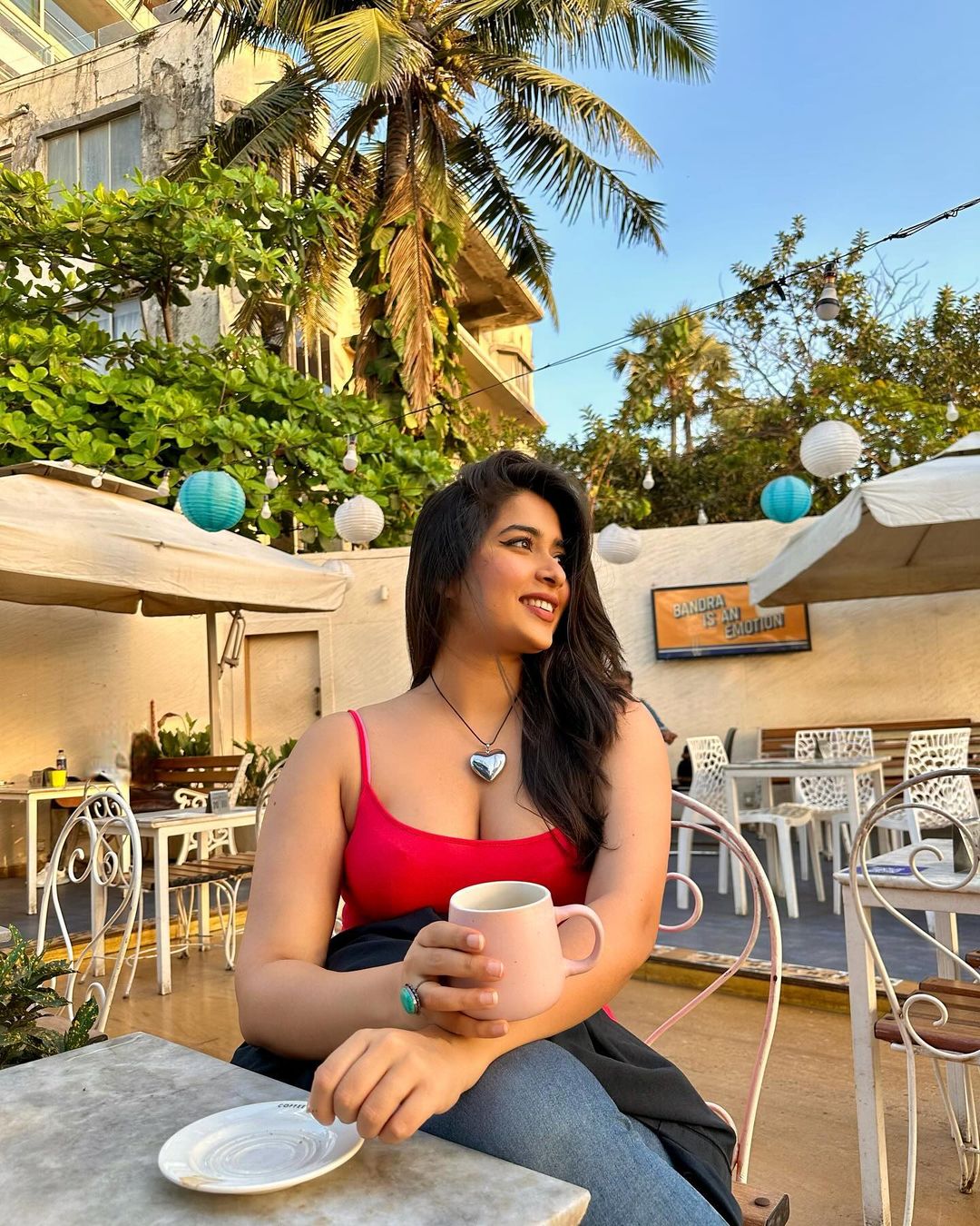 GI70l7_aQAAY6zY?format=jpg&name=large